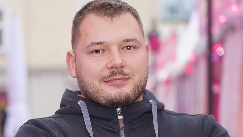 Verkäufer Raphael (25) Verkäufer Raphael (25)