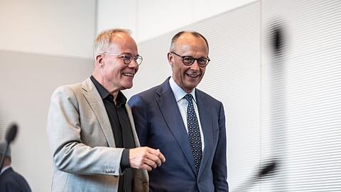 Gute Laune bei SPD-Fraktionschef Miersch und Kanzler Merz, zumindest f&uuml;r diesen Tag.
