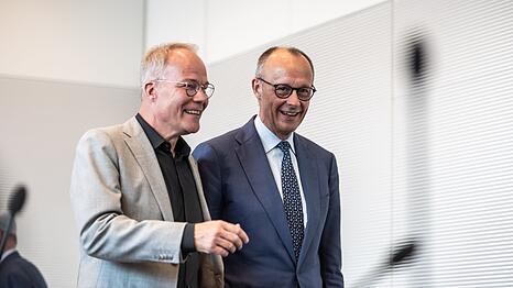 Gute Laune bei SPD-Fraktionschef Miersch und Kanzler Merz, zumindest f&uuml;r diesen Tag.