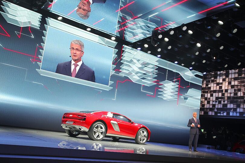 Das Flaggschiff kommt mit retuschiertem Design, neuen LED-Scheinwerfern, erweiterten Assistenzsystemen und verbesserten Motoren.