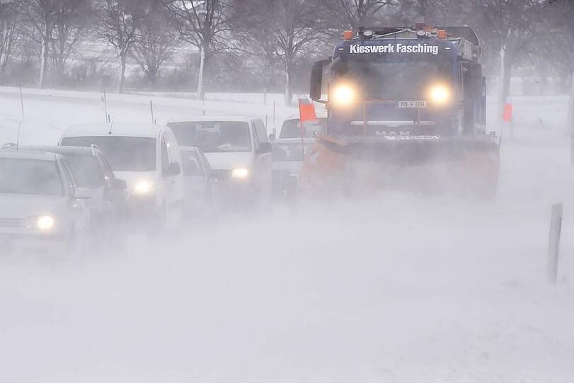 Bilder vom Verkehrsunfall auf der B13 bei Holzkirchen.