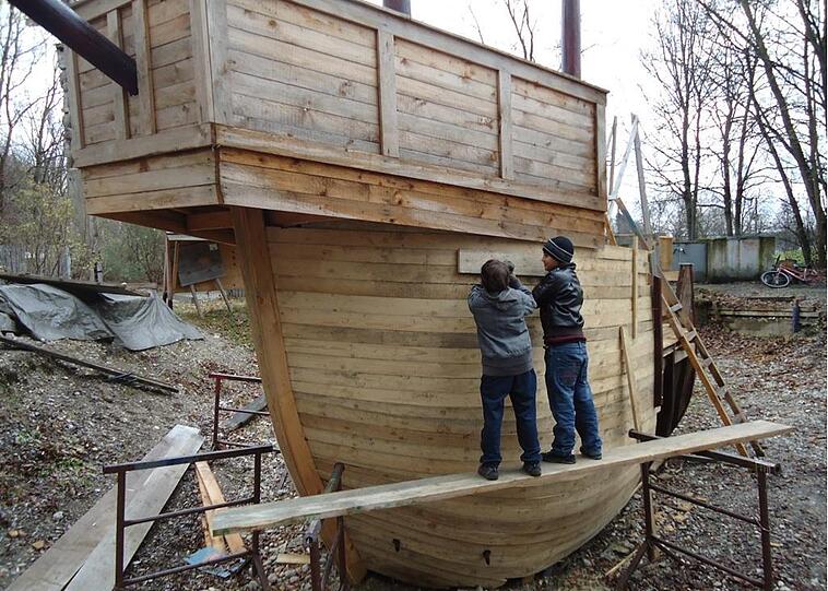Hier ist schon der Rohbau der "Santa Maria" zu erkennen.