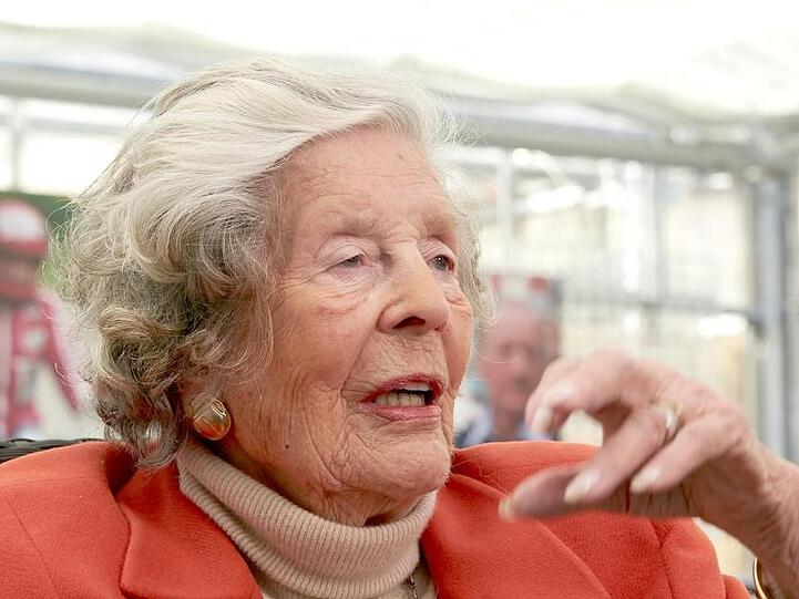 Marianne Fürstin zu Sayn-Wittgenstein-Sayn befindet sich in einer Konversation. Foto: Thomas Frey/dpa/Archivbild