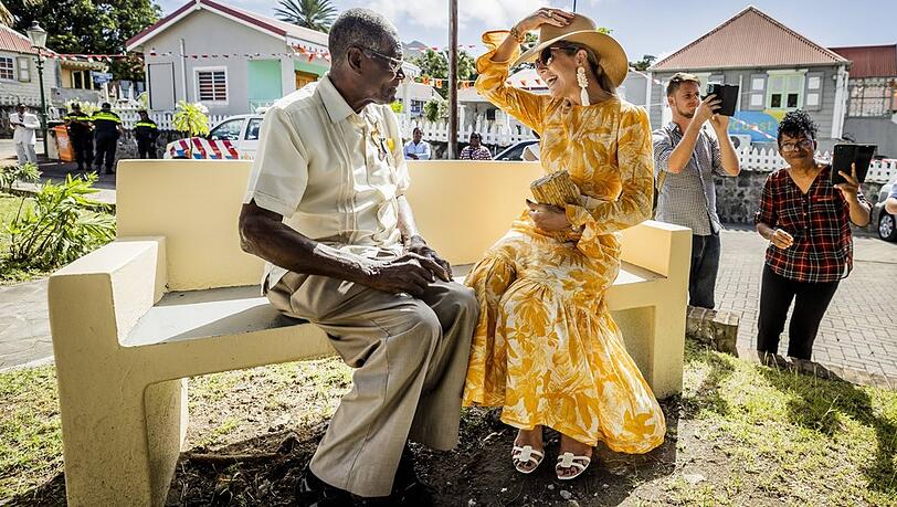 Königin Máxima im Gespräch mit den Bewohnern von Sint Eustatius.