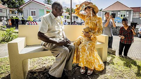 Königin Máxima im Gespräch mit den Bewohnern von Sint Eustatius.