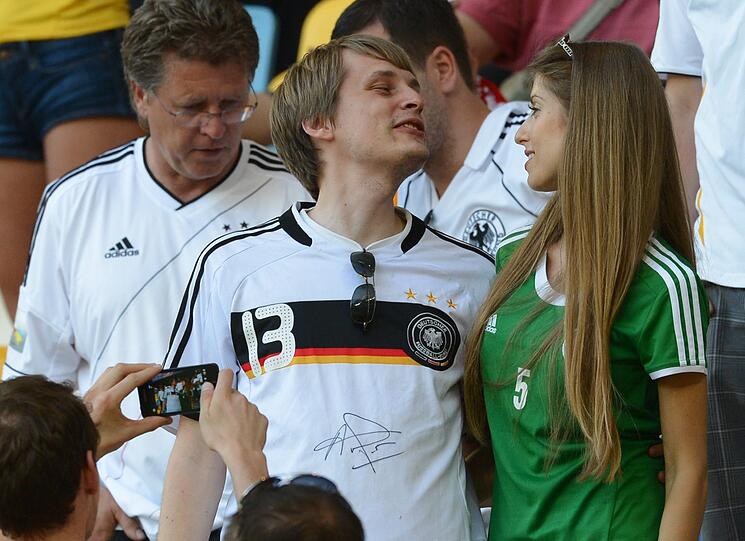 Auch die deutschen Fans sicherten sich ein Erinnerungsfoto mit der hübschen Cathy.