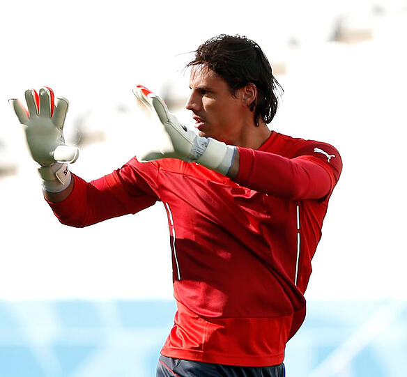 Yann Sommer (25 Jahre/Bor. Mönchengladbach/8 Millionen Euro Ablöse): Manager Max Eberl erhofft nach dem Abgang von Marc-André ter Stegen eine «neue Ära». Sommer hat mit seiner Gute-Laune-Aura Potenzial, die Tradition von Jörg Stiel als Schweizer Topkeeper fortzusetzen.