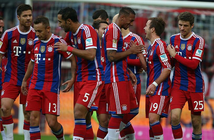 Die Spieler des FC Bayern feiern den 4:0-Erfolg des Rekordmeisters gegen Hoffenheim.