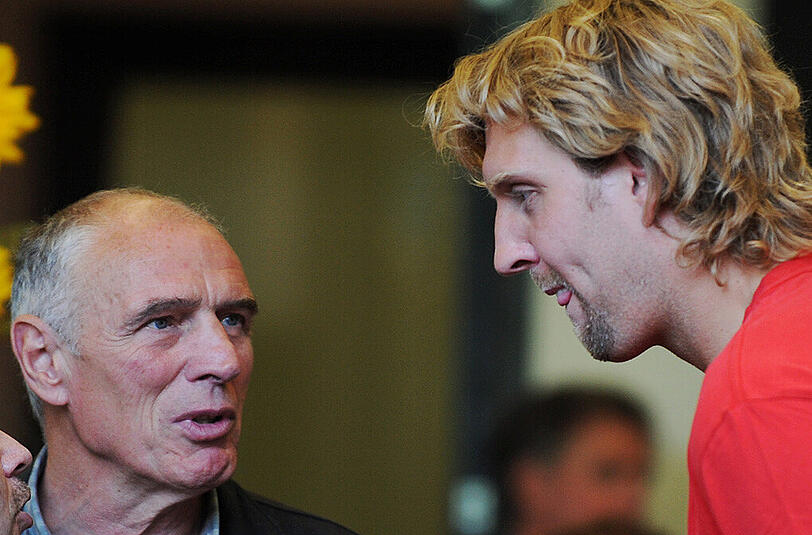 Seit fast 20 Jahren sind Geschwindner und Nowitzki ein Team. Der frühere Nationalspieler, Kapitän der Olympia-Auswahl 1972 in München, hat den ersten deutschen NBA-Champion groß raus gebracht.
