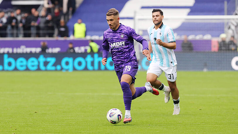 Szene aus dem Hinspiel: Ex-Löwe Julian Guttau (l.) entwischt Kevin Volland. Szene aus dem Hinspiel: Ex-Löwe Julian Guttau (l.) entwischt Kevin Volland.
