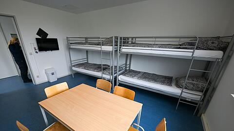 EU-Au&szlig;engrenzverfahren nach den neuen europ&auml;ischen Regeln gibt es in Deutschland, das mitten in Europa liegt, nur f&uuml;r Menschen, die unerlaubt &uuml;ber Flugh&auml;fen oder Seeh&auml;fen einreisen. (Archivbild)