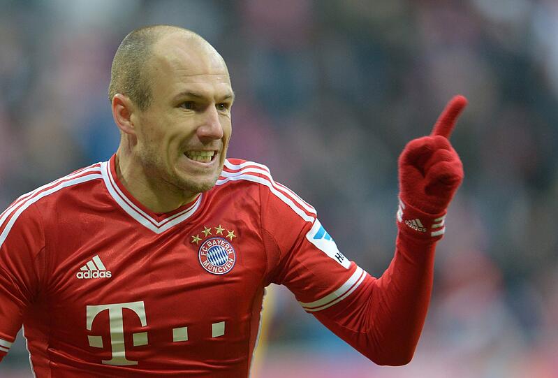 Arjen Robben: Note 1-. Mann des Spiels. Sehr variabel, tauchte mal rechts, mal links und auch ganz vorne auf. Zerstörte mit seinem Treffer nach zwei Minuten jegliche Einigelungs-Taktiken der Braunschweiger und legte in Robben-Manier zum 2:0 nach. Vergab aber auch einige Chancen.