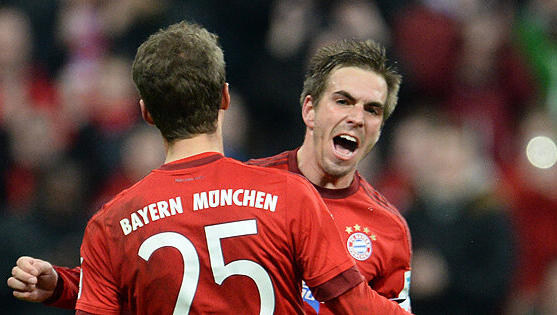 Torschütze Philipp Lahm (r) jubelt mit Thomas Müller über sein Tor zum 2:0. Torschütze Philipp Lahm (r) jubelt mit Thomas Müller über sein Tor zum 2:0.