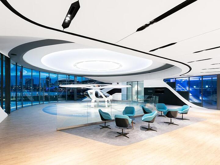 Der Volocopter 2X steht in dem Lufttaxi-Vertiport VoloPort, der von Volocopter und Skyports entworfen und entwickelt wurde.