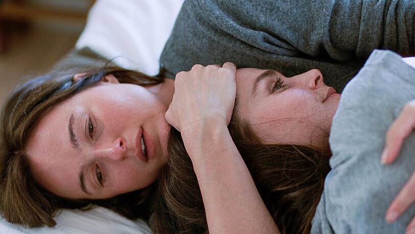 In Joachim Triers Film "Sentimental Value" geht es auch um die Beziehung zweier Schwestern, deren lange abwesender Vater nach dem Tod der Mutter zurückkehrt. In Joachim Triers Film "Sentimental Value" geht es auch um die Beziehung zweier Schwestern, deren lange abwesender Vater nach dem Tod der Mutter zurückkehrt.