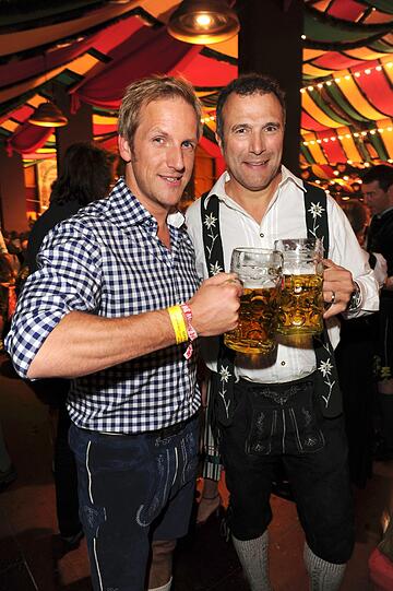Ein bekannter TV-Richter auf der Pro-Sieben-Party: Alexander Hold und Jan Hahn