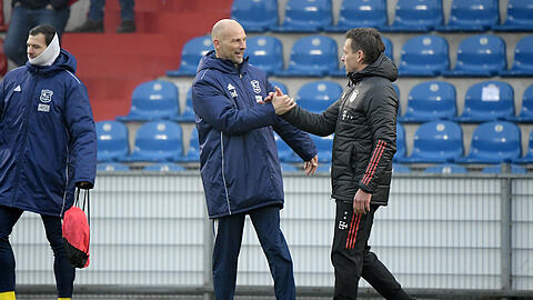 Haching-Coach Arie van Lent und Holger Seitz, Trainer der Bayern Amateure.