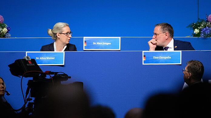 Die AfD-Bundesvorsitzenden Alice Weidel und Tino Chrupalla beim Bundesparteitag der AfD in der Grugahalle in Essen.