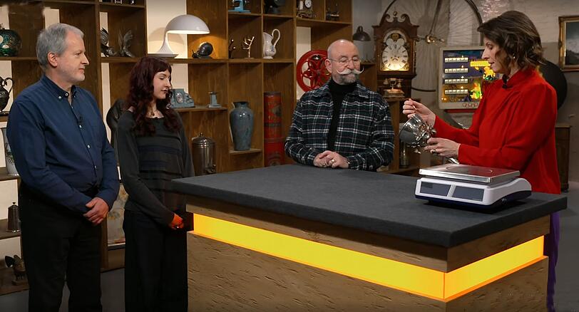 Ralf Dux und seine Tochter Marlene präsentierten einen Silberpokal. Ralf Dux und seine Tochter Marlene präsentierten einen Silberpokal.