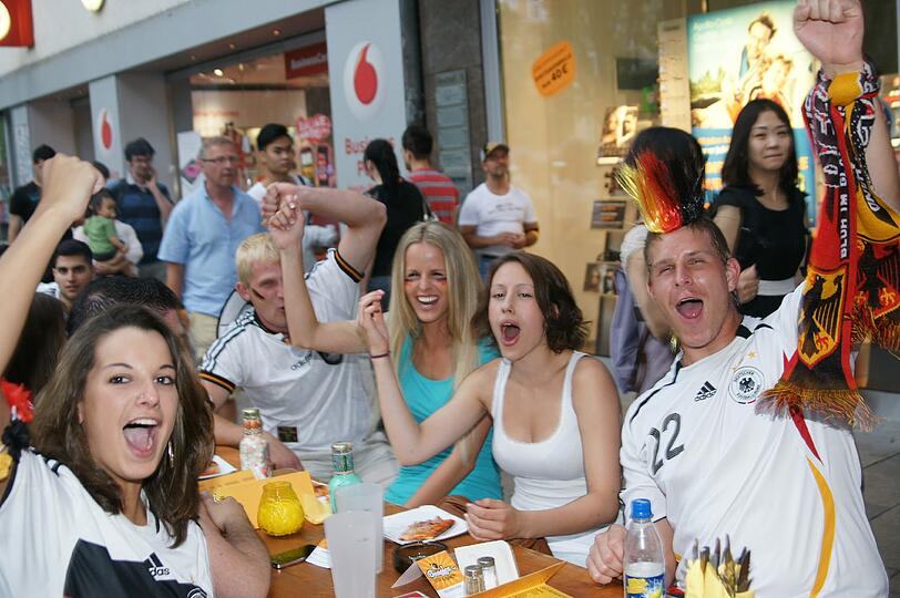 München im Halbfinal-Fieber. Die Bilder vom Public Viewing im Spiel Deutschland gegen Italien.
