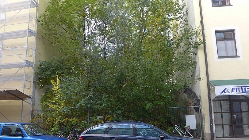 Die Lücke in der Dianastraße. Die Lücke in der Dianastraße.