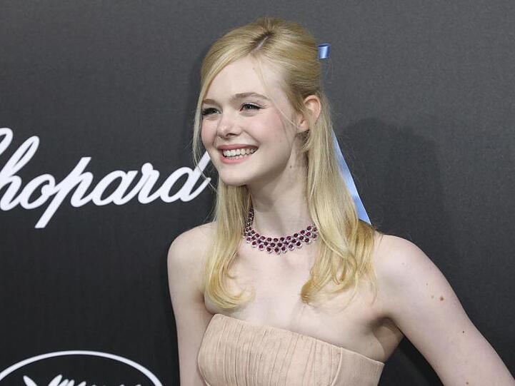 Elle Fanning auf dem roten Teppich in Cannes.