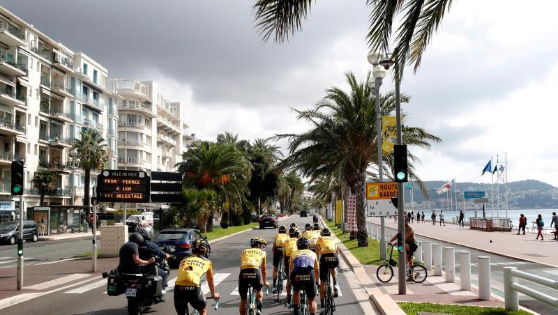 Kurz vor dem Tour-Start in Nizza wurden die Corona-Maßnahmen für die Teams verstärkt. Kurz vor dem Tour-Start in Nizza wurden die Corona-Maßnahmen für die Teams verstärkt.