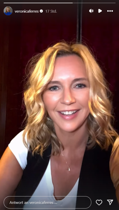 Veronica Ferres kündigt an, Comedienne zu werden. Ein schelmisches Grinsen kann sie aber nicht verbergen. Veronica Ferres kündigt an, Comedienne zu werden. Ein schelmisches Grinsen kann sie aber nicht verbergen.