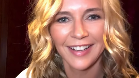 Veronica Ferres kündigt an, Comedienne zu werden. Ein schelmisches Grinsen kann sie aber nicht verbergen. Veronica Ferres kündigt an, Comedienne zu werden. Ein schelmisches Grinsen kann sie aber nicht verbergen.