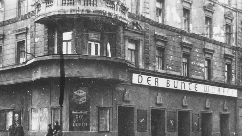 Das Kabarett "Der Bunte Würfel" an der Ecke Preysingstraße-/Milchstraße 1946.