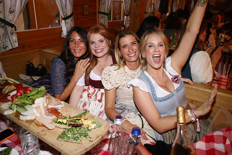 Deborah Landshut, Jona Koch, Nini Unuetzer und Monica Meier-Ivancan Deborah Landshut, Jona Koch, Nini Unuetzer und Monica Meier-Ivancan