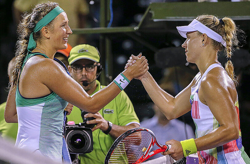 Die zweimalige Grand-Slam-Gewinnerin mit Wohnsitz Monaco nahm gegen Angelique Kerber (rechts) Revanche für ihre Viertelfinal-Niederlage in Melbourne - und feierte ihren 21. Sieg im 22. Match der Saison.