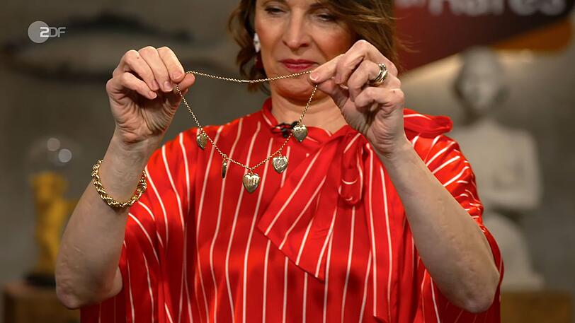 Ein Collier mit f&uuml;nf Herzen aus 375er Gold fand Lichter "sch&ouml;n", w&auml;hrend Wendela Horz von "ganz viel Liebe" sprach. Heinz und Christiane w&uuml;nschten sich 800 Euro. Die Expertin stimmte zu. David Suppes war die Kette 920 Euro wert.