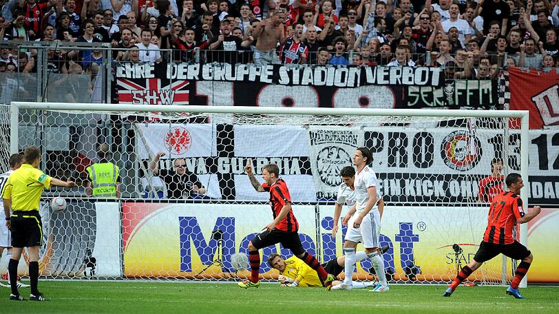 JÖRG BUTT: Wirkte wacklig zuweilen. Chancenlos beim 0:1 durch Rode in der 53. Minute. Note: 3