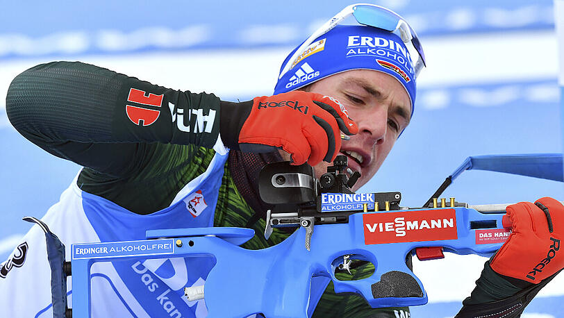 Der deutsche Biathlet Simon Schempp am Schießstand.
