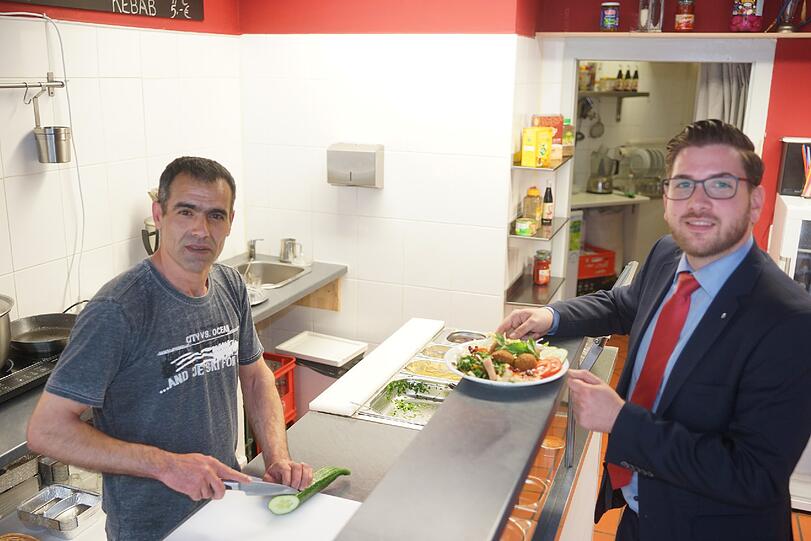 Das Imbiss-Lokal &bdquo;Make Falafel Not War&ldquo; serviert Klassiker der Küche aus Nahost.