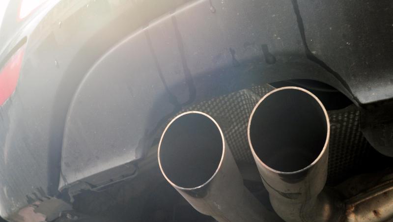 Der Kraftstoffverbrauch hängt direkt mit dem Ausstoß des klimaschädlichen Kohlendioxids (CO2) zusammen. Der Kraftstoffverbrauch hängt direkt mit dem Ausstoß des klimaschädlichen Kohlendioxids (CO2) zusammen.