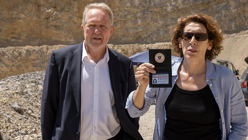 Einer "Verschwörung"  ist das Erfolgsduo Moritz Eisner (Harald Krassnitzer) und Bibi Fellner (Adele Neuhauser) diesmal auf der Spur, wenn es den Tod eines hohen Beamten des Innenministeriums aufzuklären gilt.
