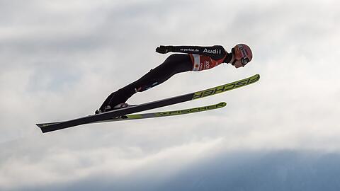 Angriff auf die Spitze: Karl Geiger (oben) und Markus Eisenbichler (unten) sind die deutschen Schanzen-Stars.
