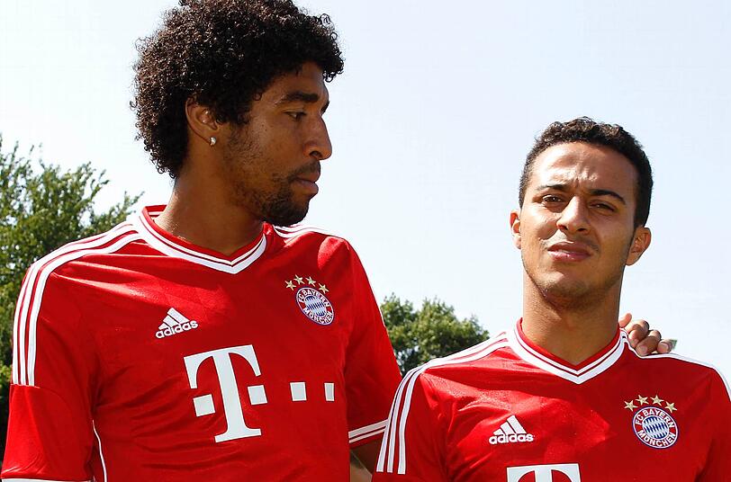 Dante (l.) und Bayerns Neuzugang Thiago Alcántara.