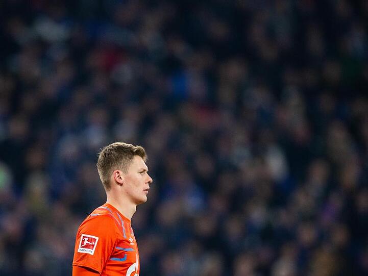 Torwart Alexander Nübel blickt dem Spiel seiner Teamkollegen zu. Foto: Rolf Vennenbernd/dpa/Archivbild