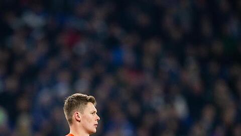 Torwart Alexander Nübel blickt dem Spiel seiner Teamkollegen zu. Foto: Rolf Vennenbernd/dpa/Archivbild