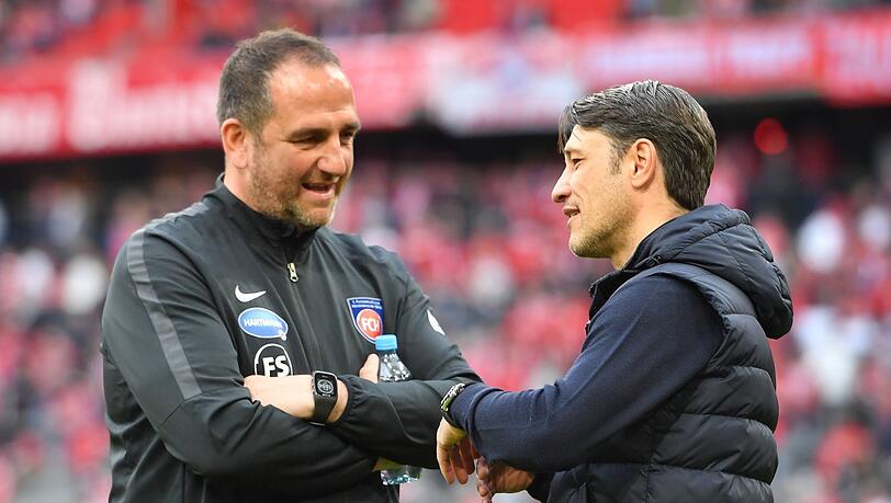 Heidenheims Trainer Frank Schmidt (l.) beim bisher einzigen Duell mit dem FC Bayern, im April 2019 mit dem damaligen FCB-Coach Niko Kovac Heidenheims Trainer Frank Schmidt (l.) beim bisher einzigen Duell mit dem FC Bayern, im April 2019 mit dem damaligen FCB-Coach Niko Kovac