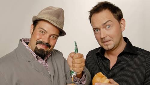 Josef Nullinger ist nicht nur Studiotechniker, sondern auch zuständig für die richtige Ernährung von Stefan Meixner (rechts). Josef Nullinger ist nicht nur Studiotechniker, sondern auch zuständig für die richtige Ernährung von Stefan Meixner (rechts).