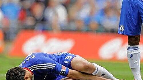 Der wohl schwerwiegendste Ausfall für die WM: DFB-Kapitän und Chelsea-Star Michael Ballack nach dem Foul von Kevin-Prince Boateng. Der wohl schwerwiegendste Ausfall für die WM: DFB-Kapitän und Chelsea-Star Michael Ballack nach dem Foul von Kevin-Prince Boateng.