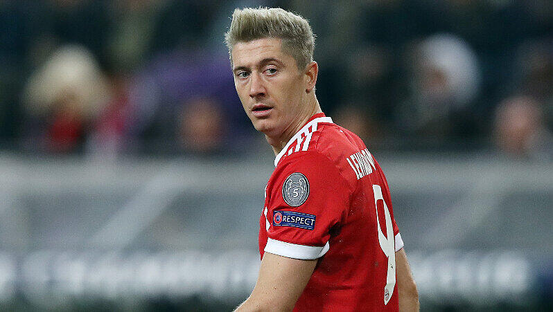 Mit 13 Treffern aus 13 Spielen weist Robert Lewandowski eine makellose Bilanz auf und führt die Torschützenliste der Bundesliga an. Mit 13 Treffern aus 13 Spielen weist Robert Lewandowski eine makellose Bilanz auf und führt die Torschützenliste der Bundesliga an.