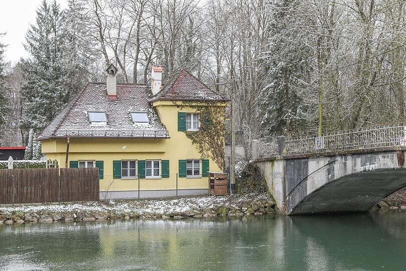 In Hinterbrühl herrscht einsame Winterruhe am Kanal.