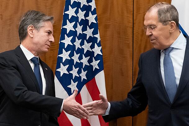 Die Außenminister Antony Blinken und Sergej Lawrow. Die Außenminister Antony Blinken und Sergej Lawrow.