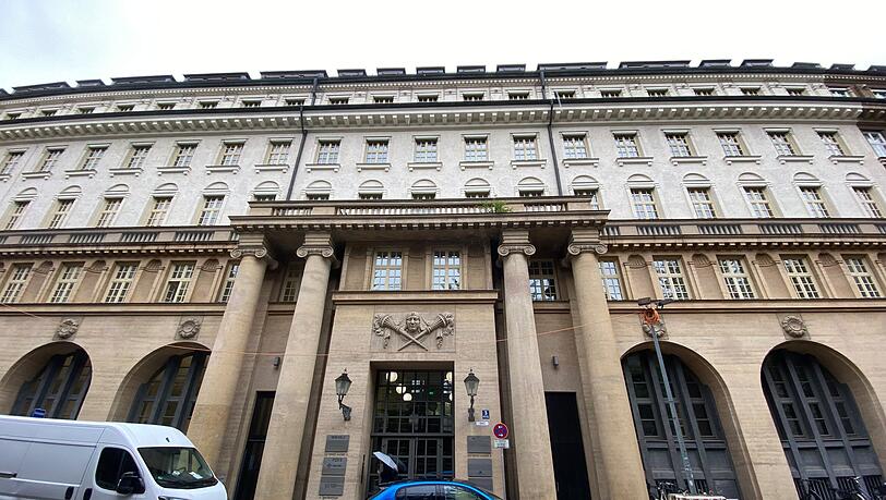 Früher hat sich hier in diesem Gebäude mit der Adresse Unterer Anger 3 die Verwaltung der Stadtwerke befunden. Inzwischen gehört das Gebäude der Stadt. Doch die will es jetzt wieder los werden. Früher hat sich hier in diesem Gebäude mit der Adresse Unterer Anger 3 die Verwaltung der Stadtwerke befunden. Inzwischen gehört das Gebäude der Stadt. Doch die will es jetzt wieder los werden.