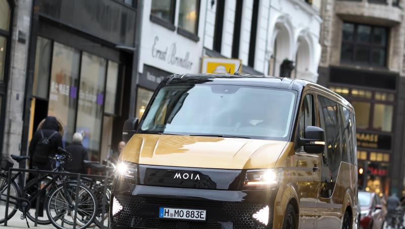 Der neue Hamburger Sammeltaxi-Dienst Moia kann seine Flotte nach einem Gerichtsbeschluss zunächst nicht wie geplant ausbauen. Der neue Hamburger Sammeltaxi-Dienst Moia kann seine Flotte nach einem Gerichtsbeschluss zunächst nicht wie geplant ausbauen.